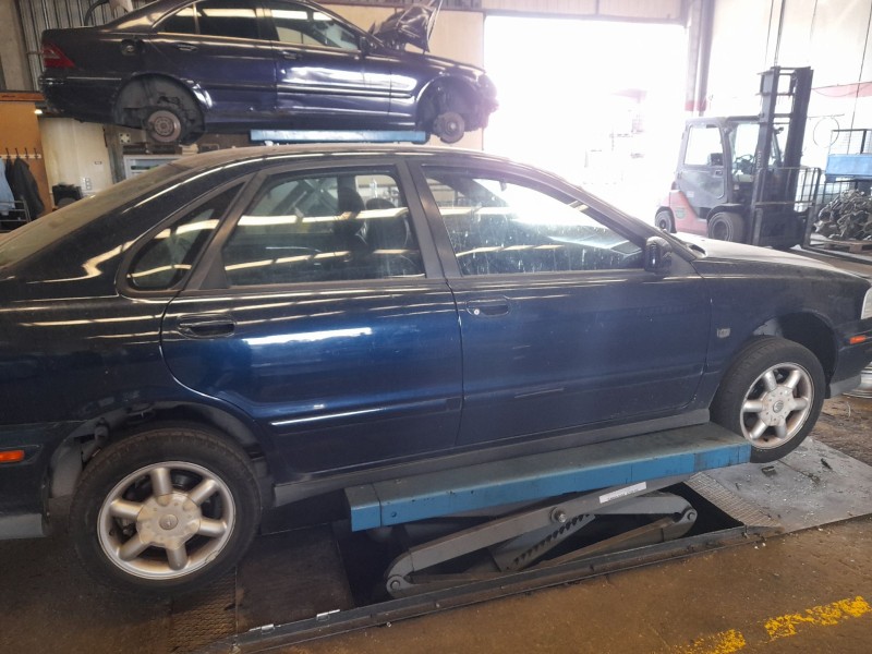 volvo s40 berlina del año 1999