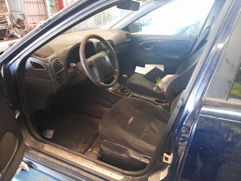 volvo s40 berlina del año 1999