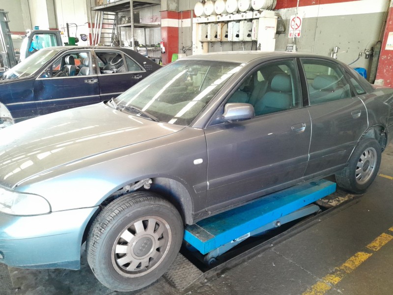 audi a4 berlina (b5) del año 2000