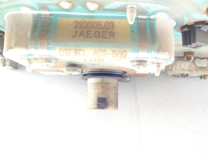 Recambio de cuadro instrumentos para ford maverick (ml) 2.7 turbodiesel referencia OEM IAM 21000503  106737