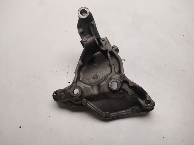 Recambio de soporte compresor de aire acondicionado para volkswagen crafter kasten (sy) 2.0 tdi referencia OEM IAM  04L2600895 