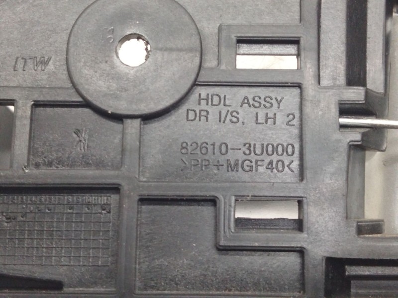 Recambio de maneta interior trasera izquierda para kia sportage 1.7 crdi cat referencia OEM IAM 826103U000  