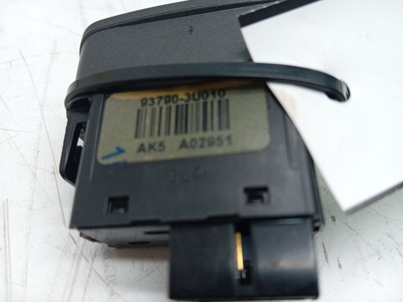 Recambio de warning para kia sportage 1.7 crdi cat referencia OEM IAM 937903U010  