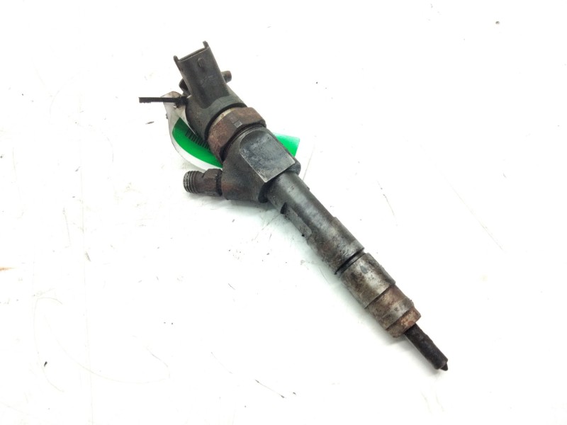 Recambio de inyector para opel vivaro combi 2.7t corto referencia OEM IAM 820023528  