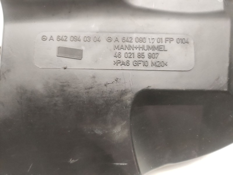 Recambio de caja filtro de aire para mercedes clase cls (w219) 3.0 cdi cat referencia OEM IAM A6420940304  