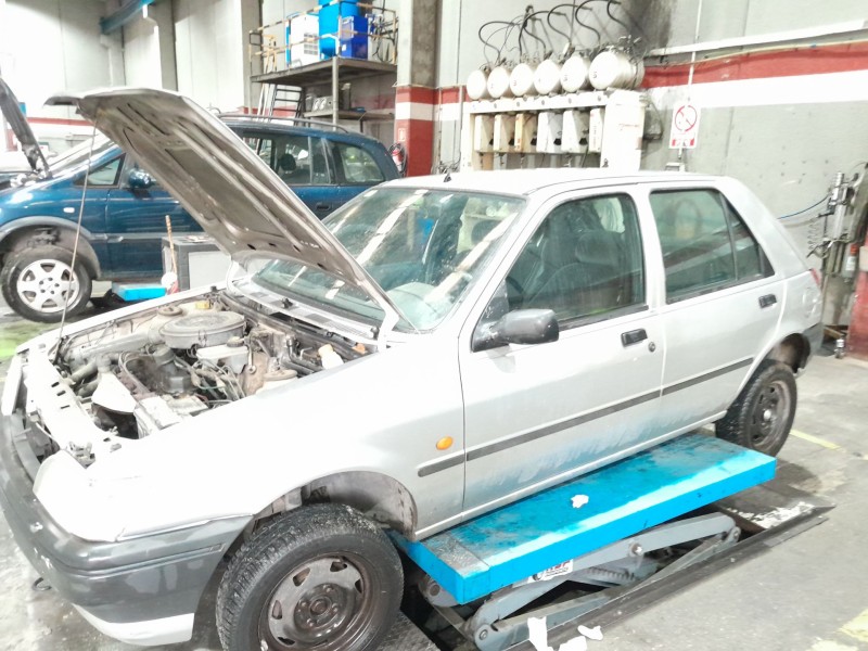 ford fiesta berlina del año 1995