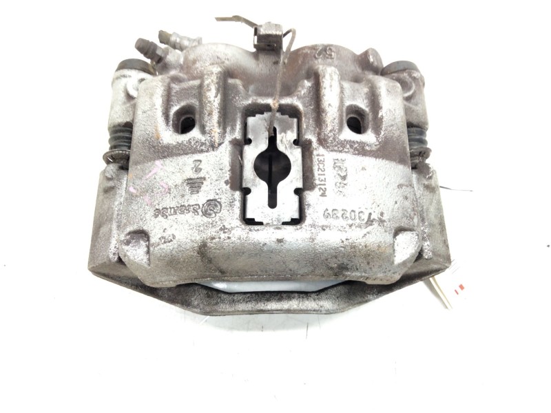 Recambio de pinza freno delantera izquierda para nissan cabstar 35.15 referencia OEM IAM 730239  