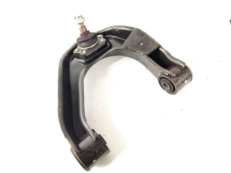 Recambio de brazo suspension superior delantero izquierdo para nissan cabstar 35.14 referencia OEM IAM   