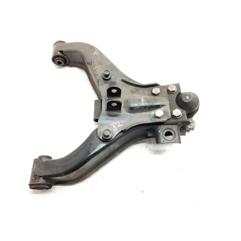 Recambio de brazo suspension inferior delantero izquierdo para nissan cabstar 35.15 referencia OEM IAM 561179X504  