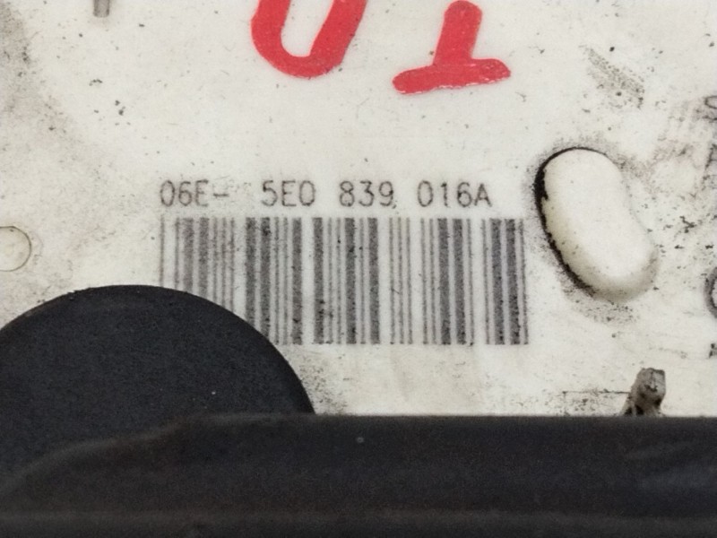 Recambio de cerradura puerta trasera derecha para seat toledo (kg3) 1.6 tdi referencia OEM IAM 5E0839016A  