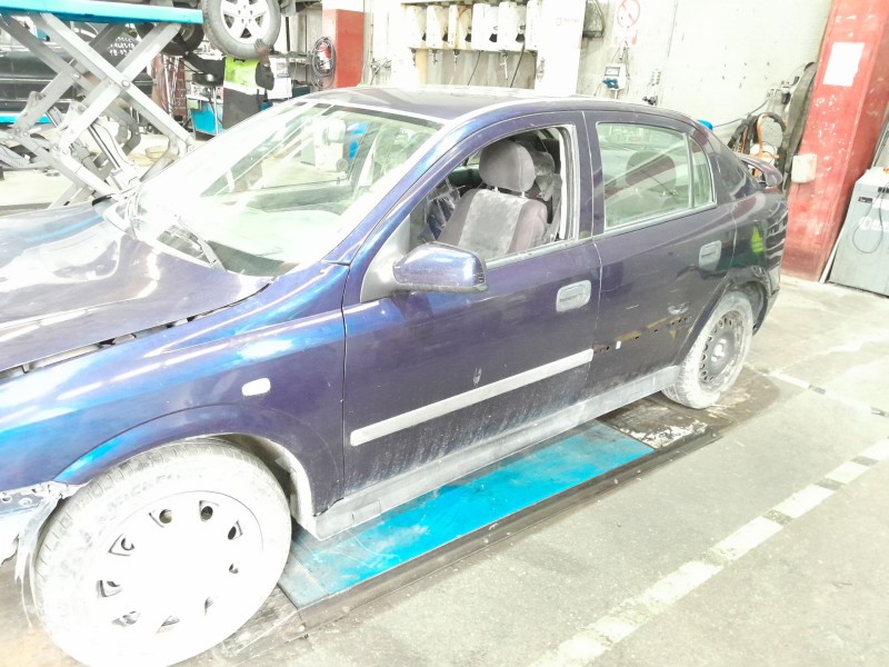 opel astra g berlina del año 2000