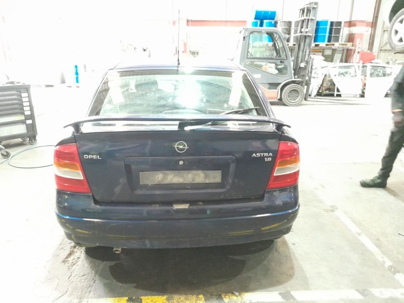 opel astra g berlina del año 2000