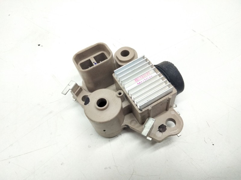 Recambio de regulador alternador para hyundai accent (lc) 1.3 12v cat referencia OEM IAM 3737022600  