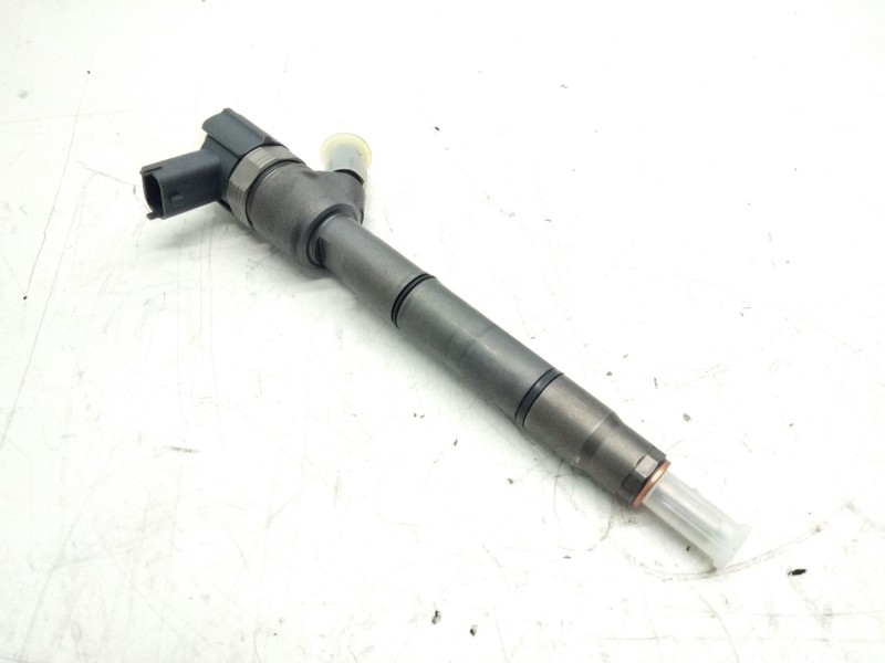 Recambio de inyector para kia sorento 2.5 crdi referencia OEM IAM 33800SA400  