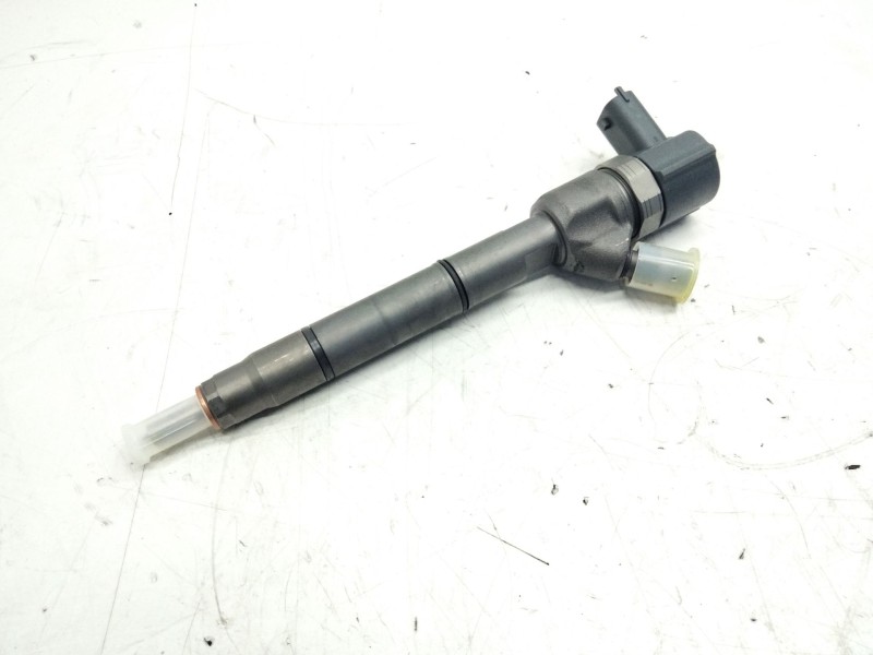 Recambio de inyector para kia sorento 2.5 crdi referencia OEM IAM 33800SA400  