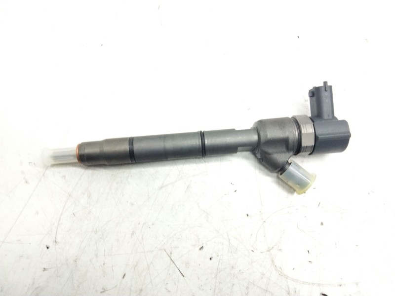 Recambio de inyector para kia sorento 2.5 crdi referencia OEM IAM 33800SA400  