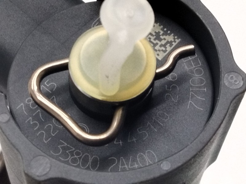 Recambio de inyector para kia sorento 2.5 crdi referencia OEM IAM 33800SA400  