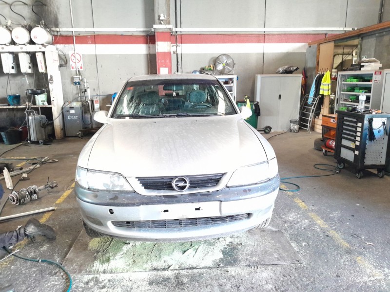 opel vectra b berlina del año 1997
