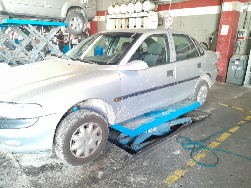 opel vectra b berlina del año 1997