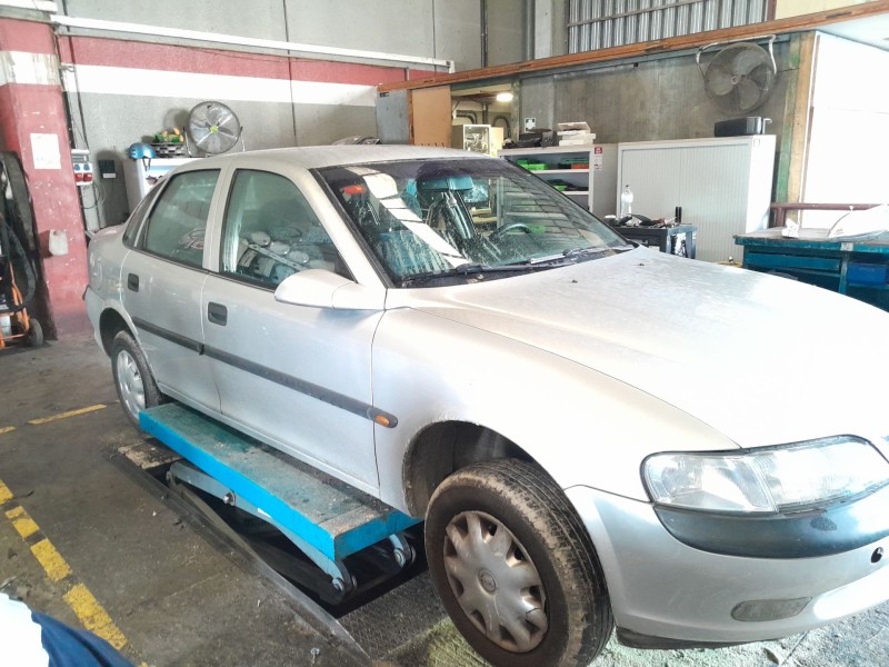 opel vectra b berlina del año 1997