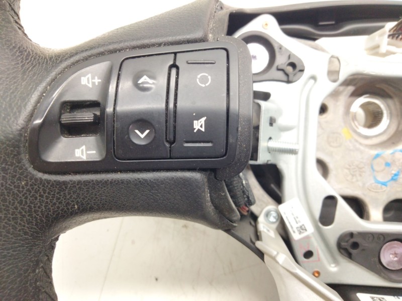 Recambio de volante para kia sportage 1.7 crdi cat referencia OEM IAM 561103U750EQ  