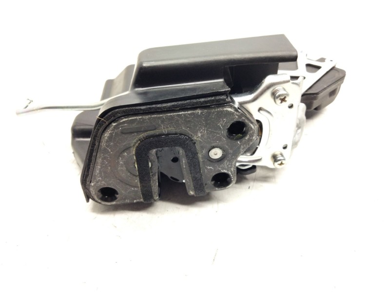 Recambio de cerradura puerta trasera derecha para hyundai trajet (fo) 2.0 16v cat referencia OEM IAM 814203A000  