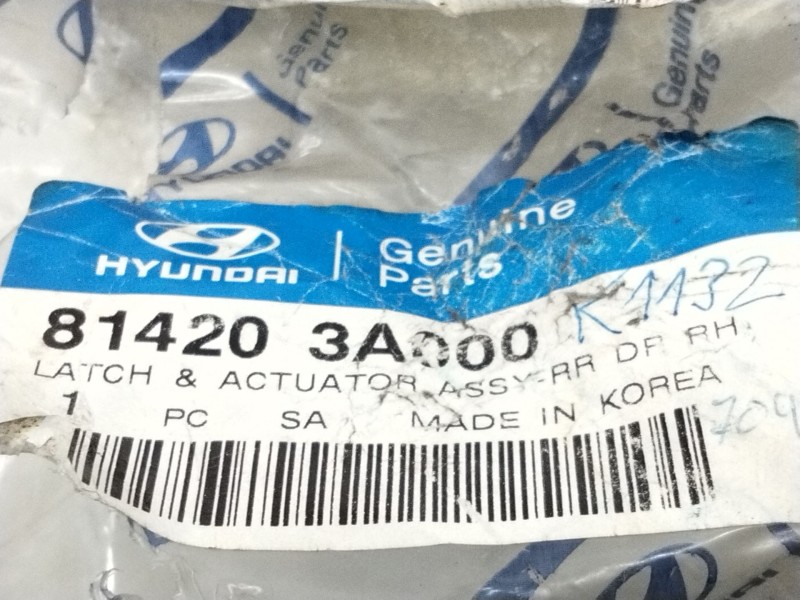 Recambio de cerradura puerta trasera derecha para hyundai trajet (fo) 2.0 16v cat referencia OEM IAM 814203A000  