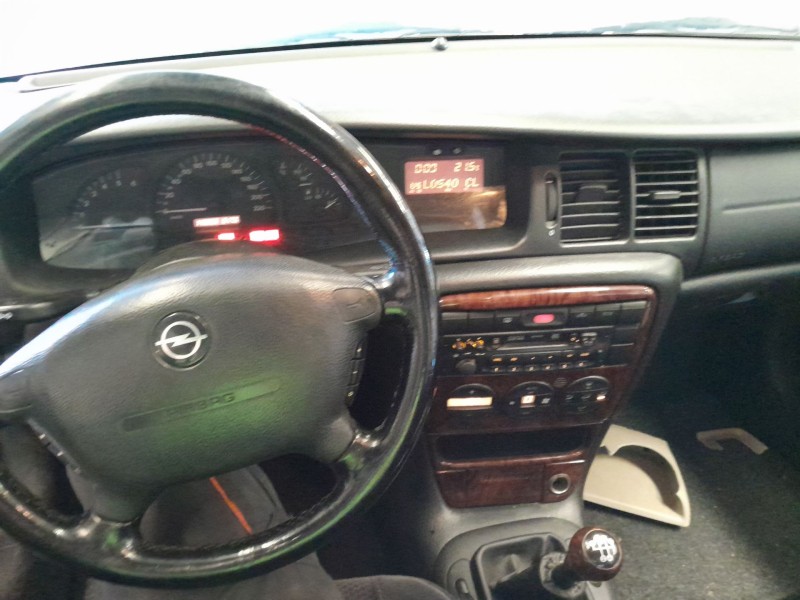 opel vectra b berlina del año 1999