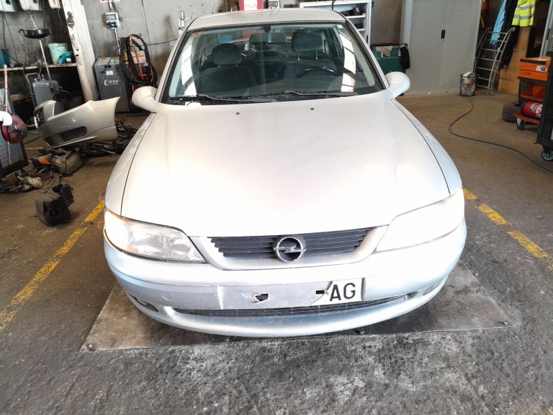 opel vectra b berlina del año 1999