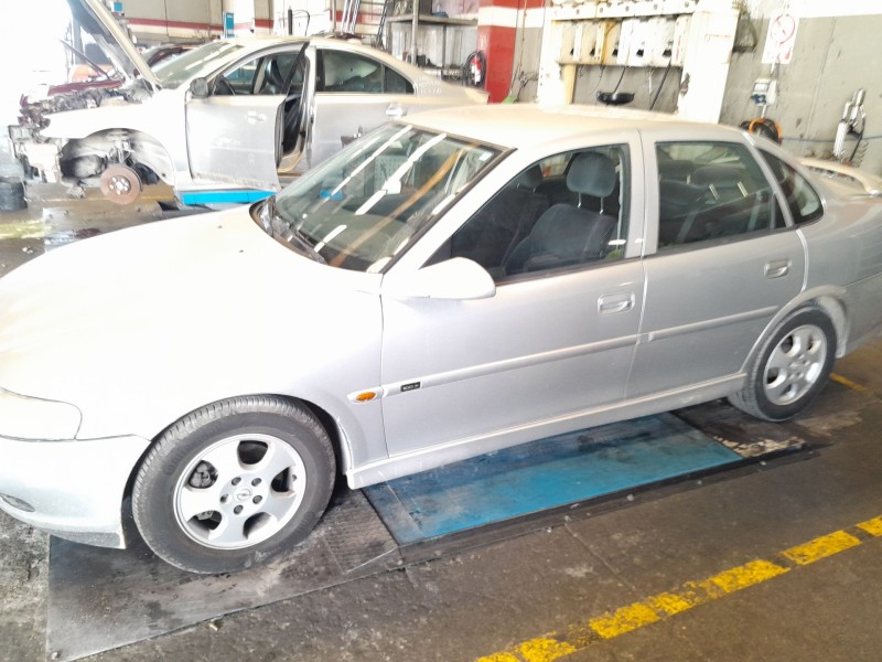 opel vectra b berlina del año 1999