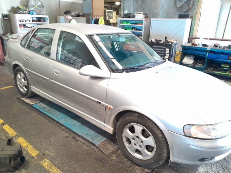 opel vectra b berlina del año 1999
