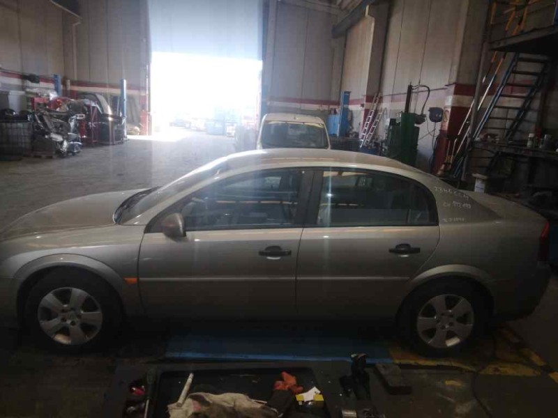 opel vectra c berlina del año 2002