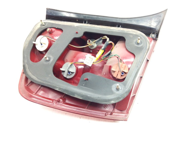 Recambio de piloto trasero derecho para kia cerato 2.0 ex crdi familiar (5-ptas.) referencia OEM IAM   