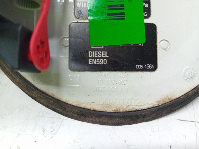 Recambio de tapa exterior combustible para opel corsa d color edition referencia OEM IAM 13183307  