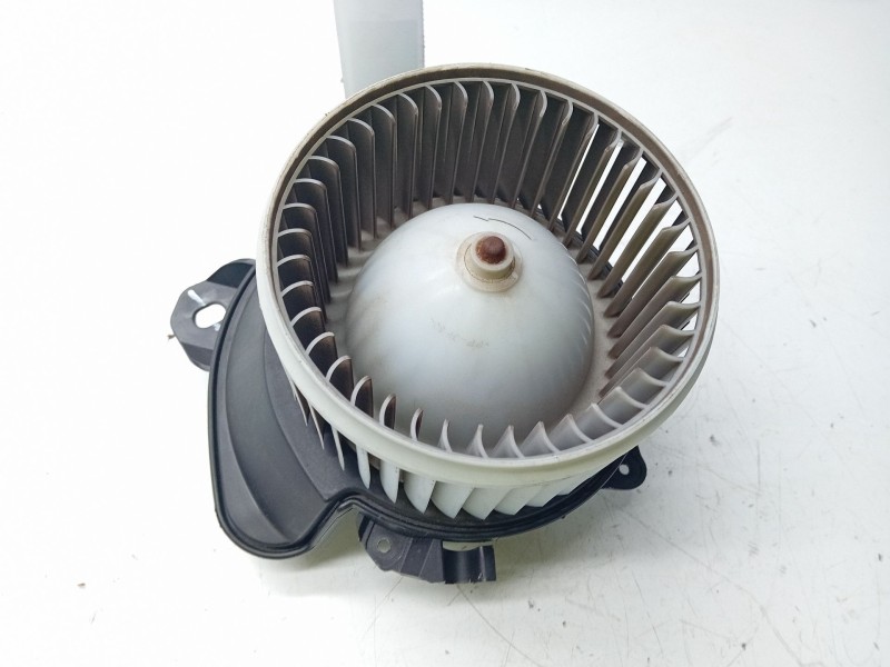 Recambio de motor calefaccion para opel corsa d color edition referencia OEM IAM 164230100  