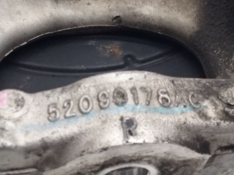 Recambio de mangueta delantera derecha para jeep gr. cherokee (wh) 3.0 crd cat referencia OEM IAM 52090178AC  