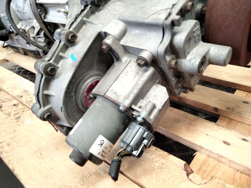 Recambio de caja cambios para jeep gr. cherokee (wh) 3.0 crd cat referencia OEM IAM R1632710901  