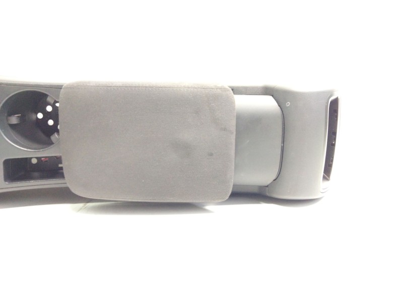 Recambio de reposabrazos para audi a4 berlina (8e) 2.0 tdi quattro (dpf) (103kw) referencia OEM IAM 8K0864981F  