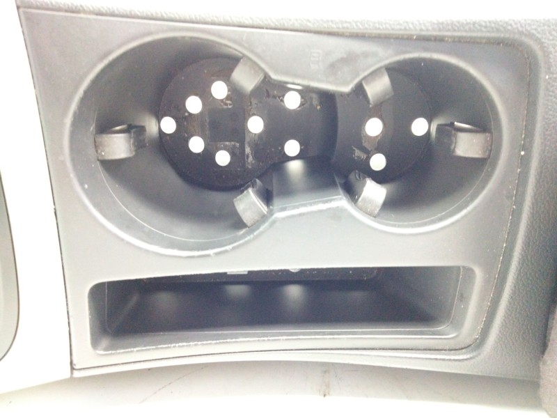 Recambio de reposabrazos para audi a4 berlina (8e) 2.0 tdi quattro (dpf) (103kw) referencia OEM IAM 8K0864981F  