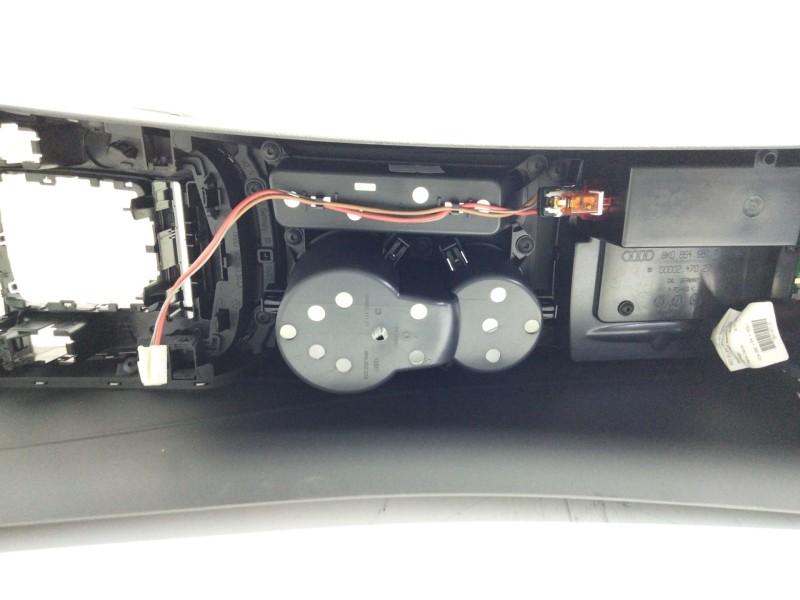 Recambio de reposabrazos para audi a4 berlina (8e) 2.0 tdi quattro (dpf) (103kw) referencia OEM IAM 8K0864981F  