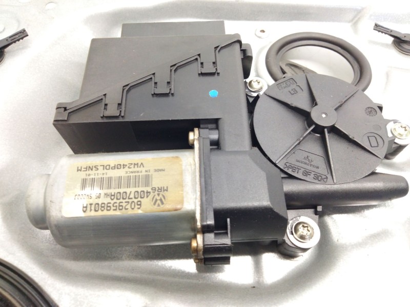 Recambio de elevalunas delantero derecho para volkswagen polo (9n1) 1.4 tdi referencia OEM IAM 6Q3837462J  