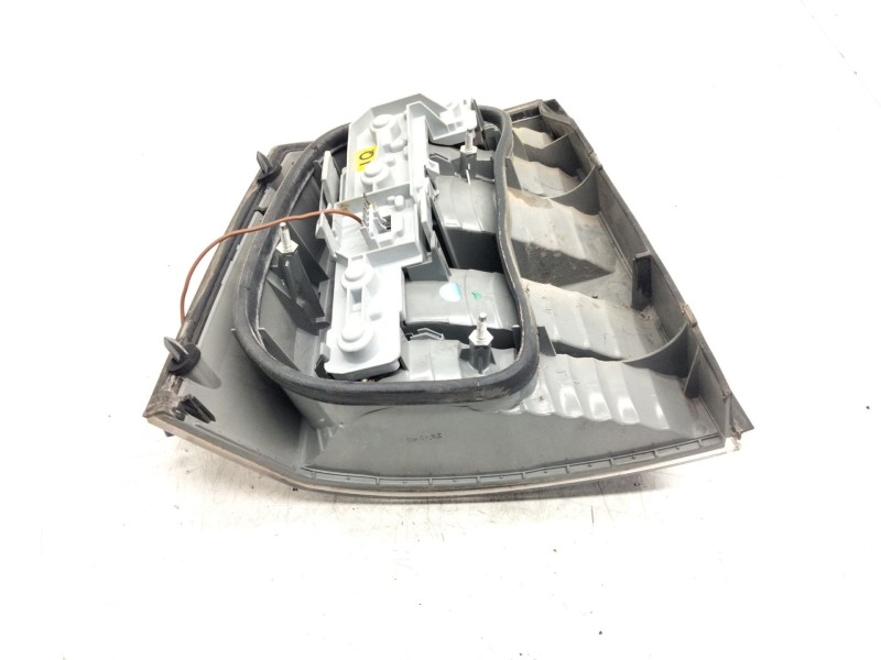 Recambio de piloto trasero derecho para opel vectra c berlina club referencia OEM IAM   