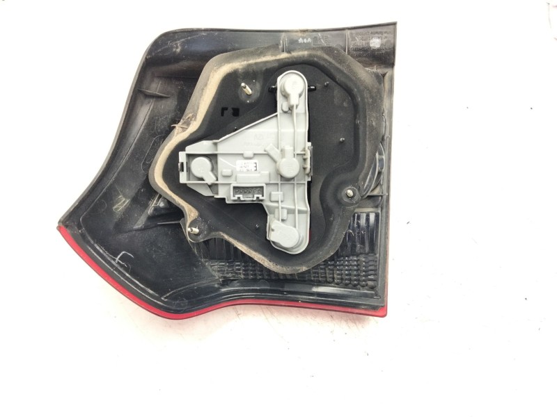 Recambio de piloto trasero derecho para toyota corolla (e12) 2.0 d-4d luna berlina referencia OEM IAM 815500231  