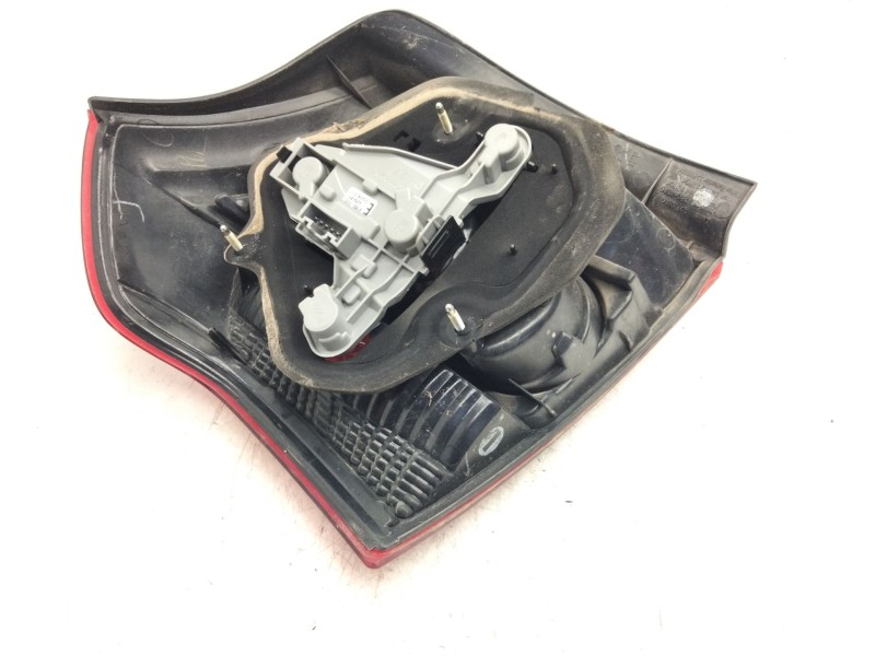 Recambio de piloto trasero derecho para toyota corolla (e12) 2.0 d-4d luna berlina referencia OEM IAM 815500231  