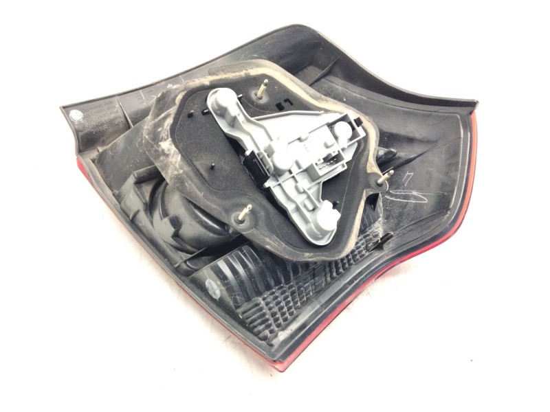 Recambio de piloto trasero izquierdo para toyota corolla (e12) 2.0 d-4d luna berlina referencia OEM IAM 8156002301  