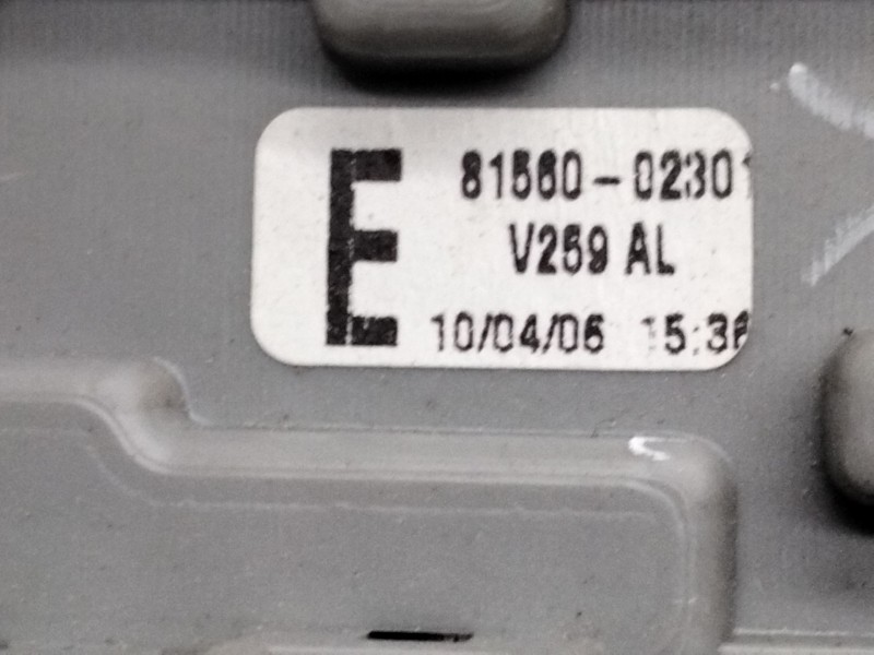 Recambio de piloto trasero izquierdo para toyota corolla (e12) 2.0 d-4d luna berlina referencia OEM IAM 8156002301  