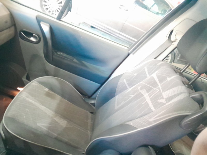 renault scenic ii del año 2004