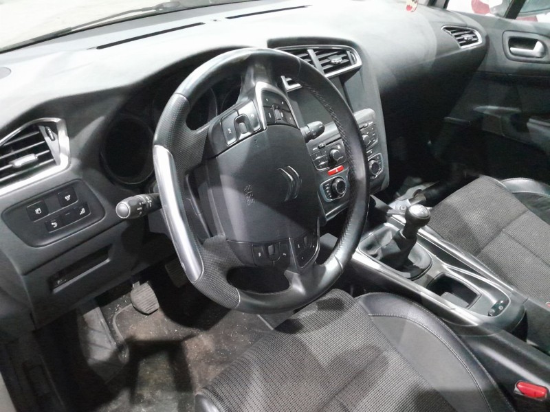 citroen c4 berlina del año 2011