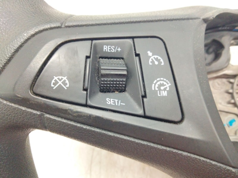 Recambio de volante para opel astra k lim. 5türig referencia OEM IAM 39005382  