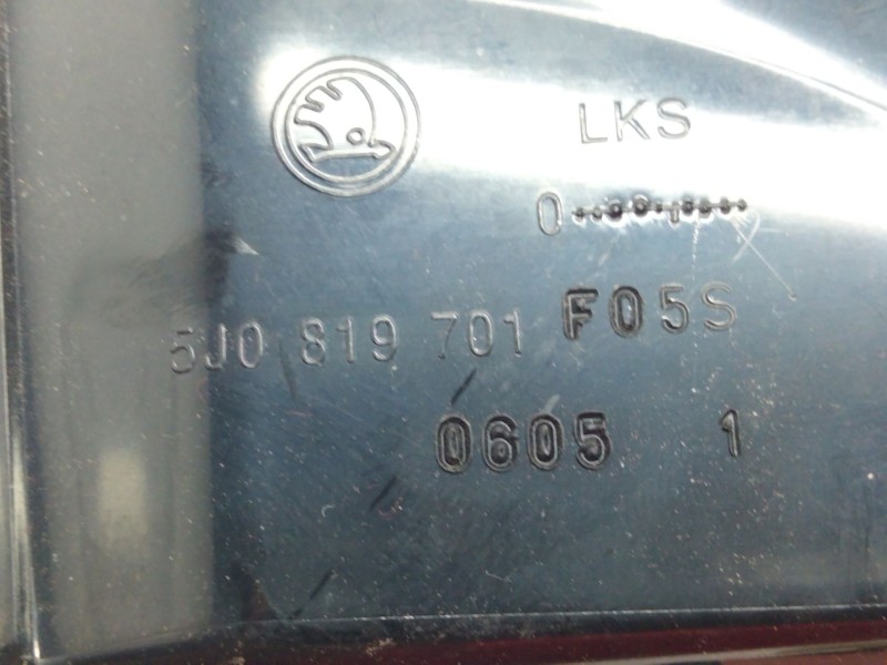 Recambio de aireador izquierdo para skoda fabia (5j2 ) 1.2 referencia OEM IAM 5J0819701  